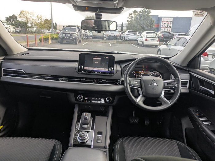 2023 Mitsubishi Outlander ES