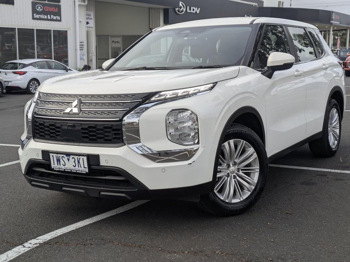 2023 Mitsubishi Outlander ES