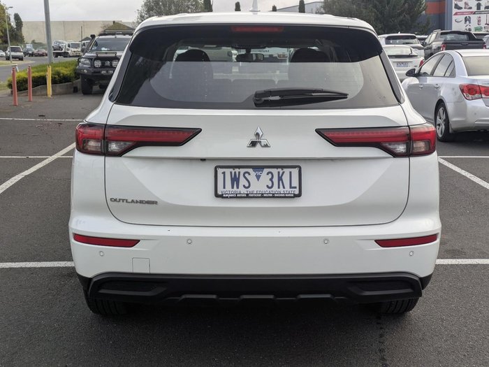 2023 Mitsubishi Outlander ES