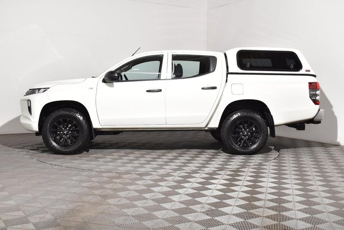 2022 Mitsubishi Triton GLX