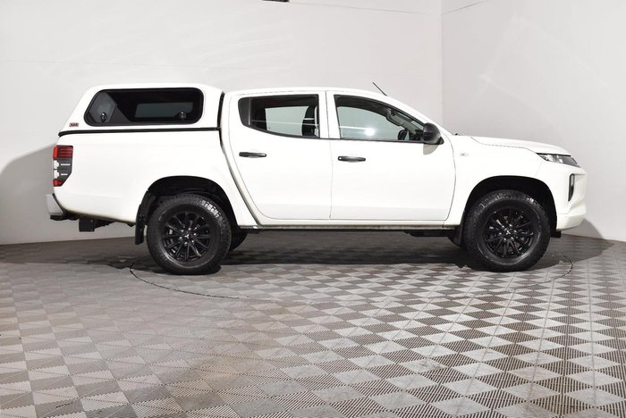 2022 Mitsubishi Triton GLX