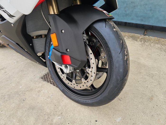 2026 BMW Motorrad S 1000 RR RACE Light white. (13-11)