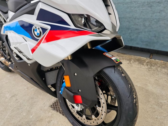 2026 BMW Motorrad S 1000 RR RACE Light white. (13-11)