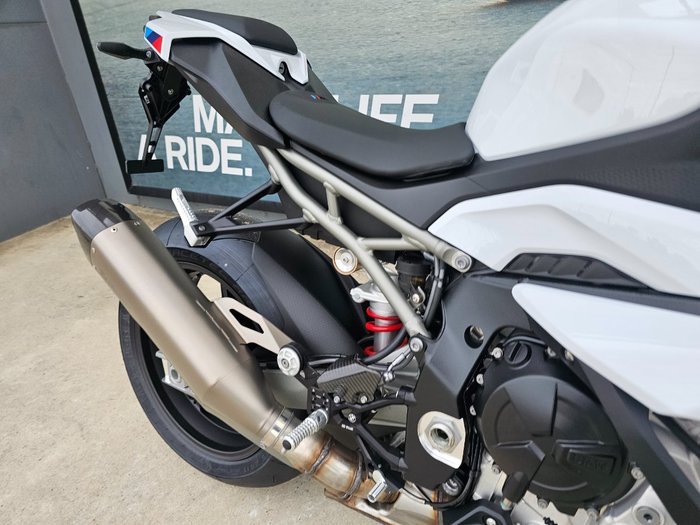 2026 BMW Motorrad S 1000 RR RACE Light white. (13-11)