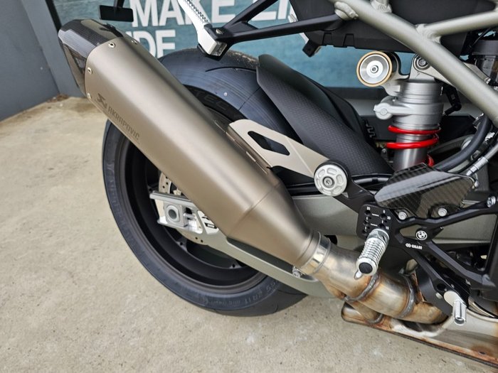 2026 BMW Motorrad S 1000 RR RACE Light white. (13-11)
