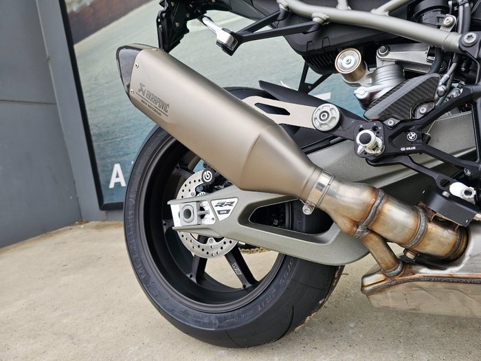 2026 BMW Motorrad S 1000 RR RACE Light white. (13-11)