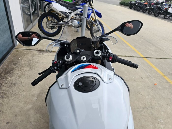 2026 BMW Motorrad S 1000 RR RACE Light white. (13-11)