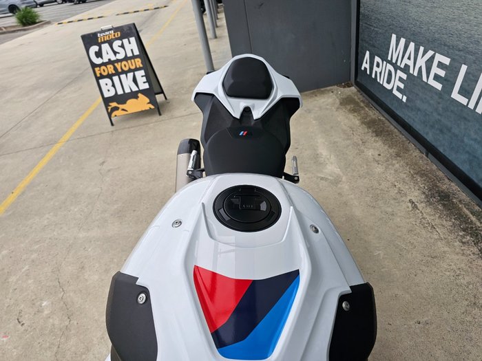 2026 BMW Motorrad S 1000 RR RACE Light white. (13-11)