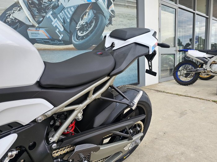 2026 BMW Motorrad S 1000 RR RACE Light white. (13-11)