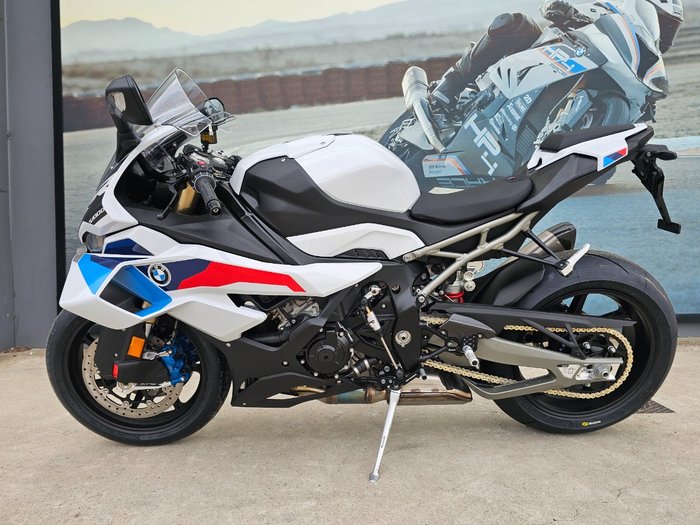 2026 BMW Motorrad S 1000 RR RACE Light white. (13-11)