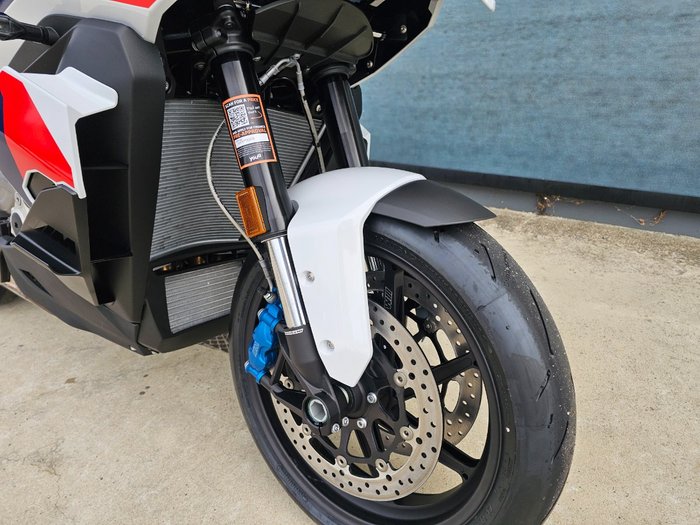 2026 BMW Motorrad M 1000 XR White