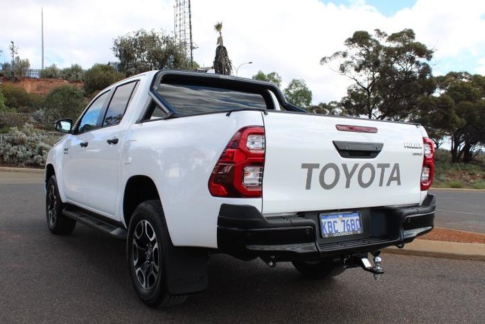 2024 Toyota Hilux SR5