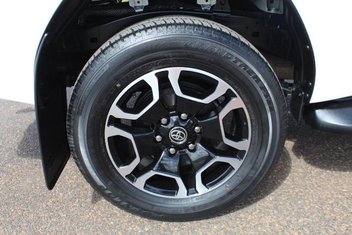2024 Toyota Hilux SR5