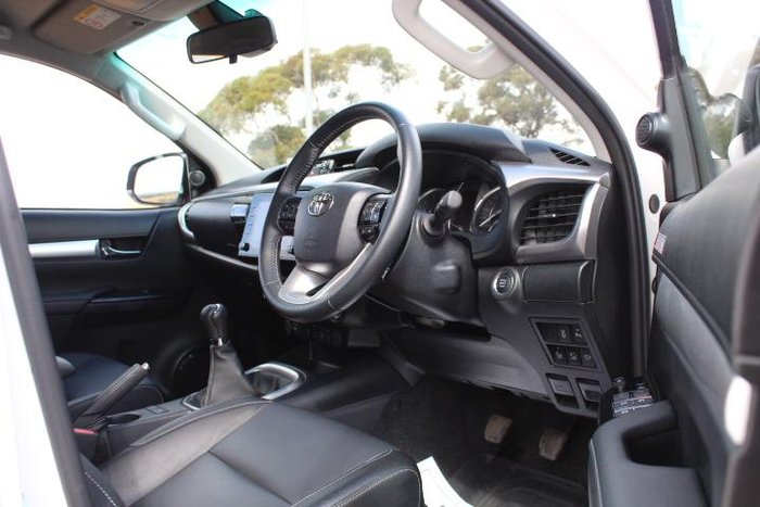 2024 Toyota Hilux SR5