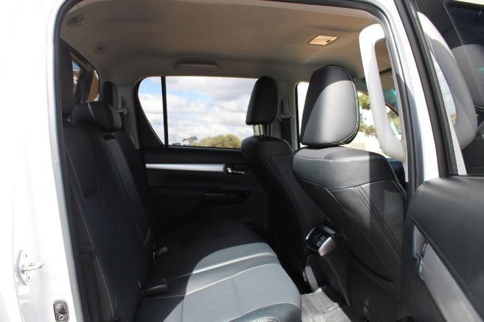 2024 Toyota Hilux SR5