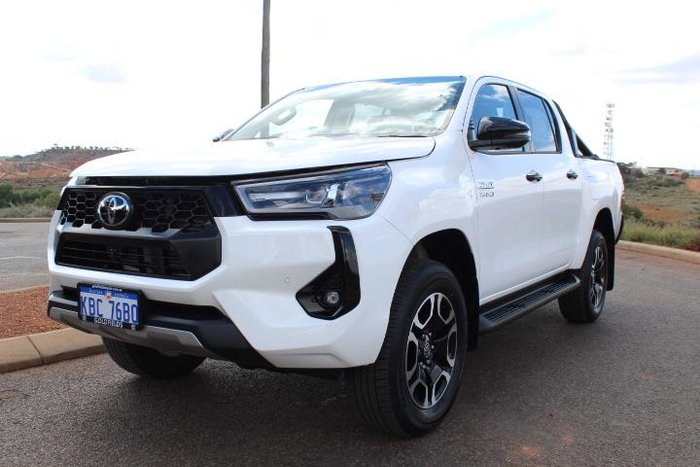 2024 Toyota Hilux SR5