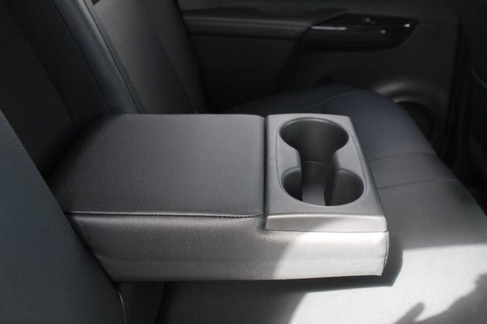 2024 Toyota Hilux SR5