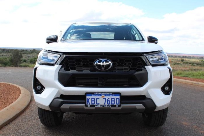 2024 Toyota Hilux SR5