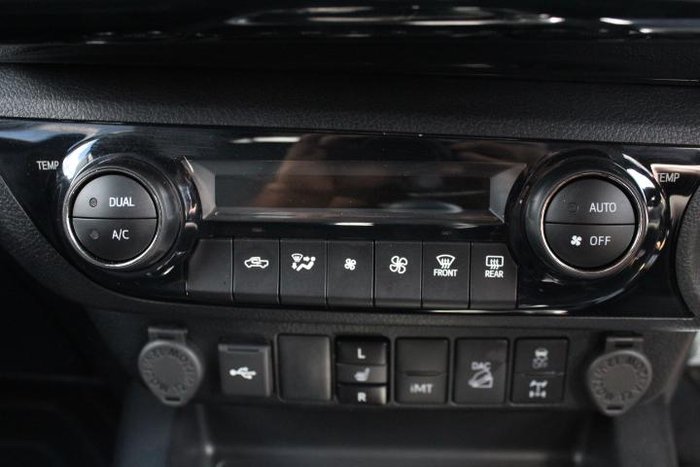 2024 Toyota Hilux SR5