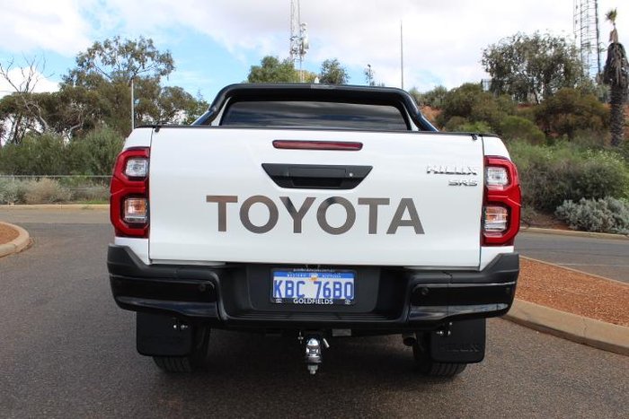 2024 Toyota Hilux SR5
