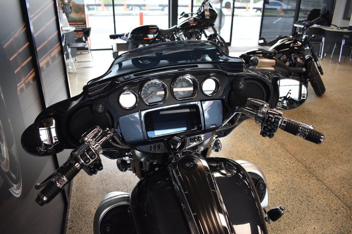 2019 HARLEY-DAVIDSON FLHXSE CVO STREET GLIDE