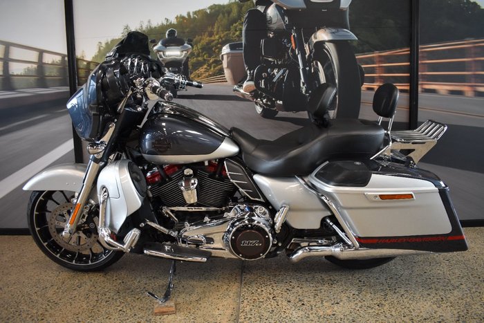 2019 HARLEY-DAVIDSON FLHXSE CVO STREET GLIDE
