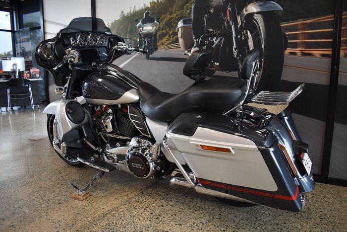 2019 HARLEY-DAVIDSON FLHXSE CVO STREET GLIDE