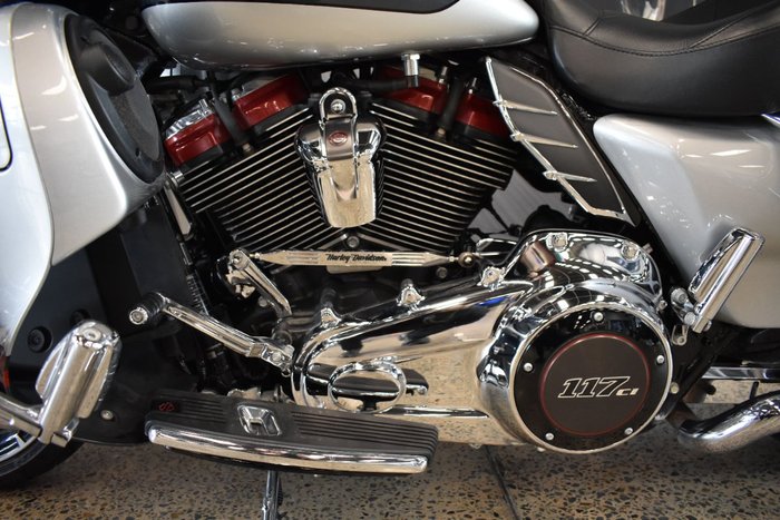 2019 HARLEY-DAVIDSON FLHXSE CVO STREET GLIDE