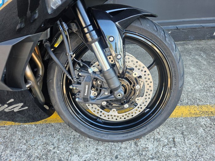 2025 Kawasaki NINJA 400 ZX-4R BLACK