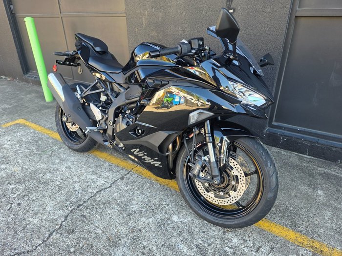 2025 Kawasaki NINJA 400 ZX-4R BLACK