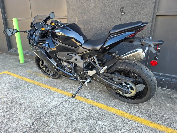 2025 Kawasaki NINJA 400 ZX-4R BLACK