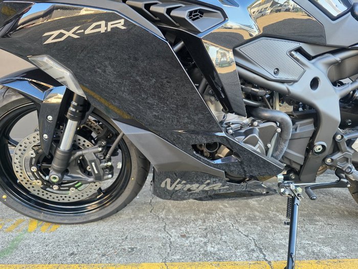 2025 Kawasaki NINJA 400 ZX-4R BLACK