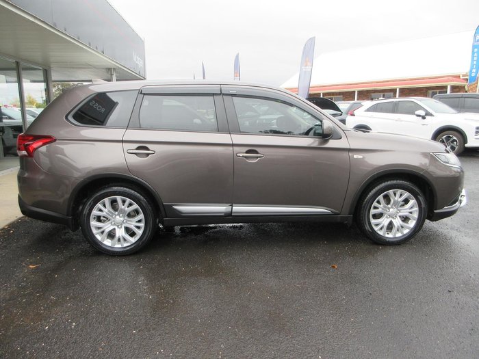 2021 Mitsubishi Outlander ES