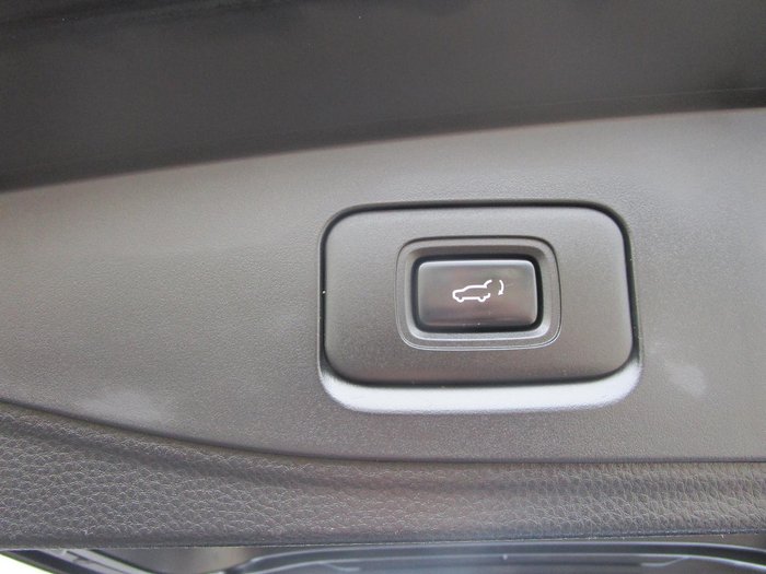 2022 Isuzu MU-X LS-T