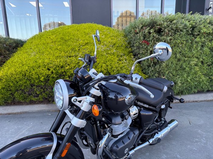 2025 Royal Enfield SUPER METEOR 650 Astral Black