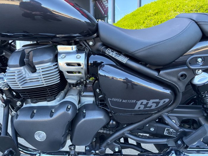 2025 Royal Enfield SUPER METEOR 650 Astral Black