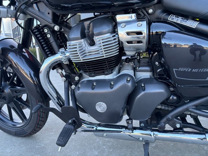 2025 Royal Enfield SUPER METEOR 650 Astral Black