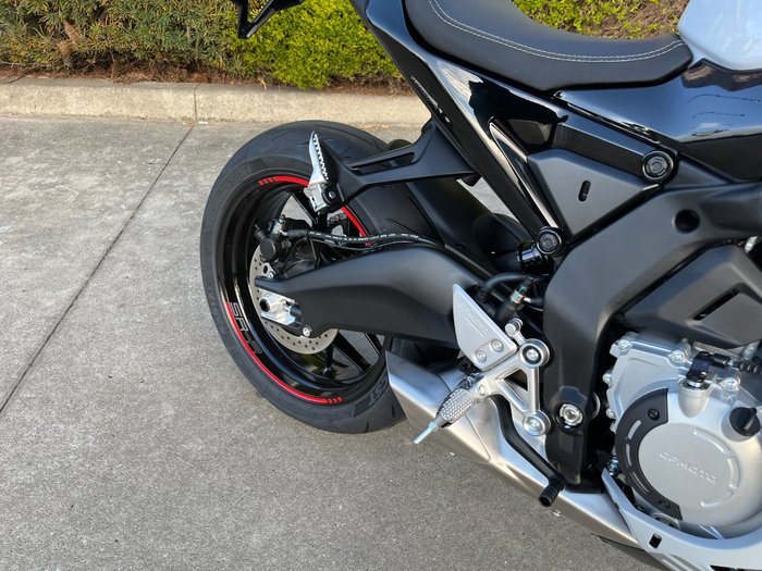 2026 CFMOTO 2026 CF Moto 650CC 675SR-R ABS Aerolite Grey