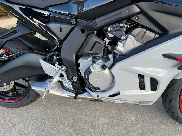 2026 CFMOTO 2026 CF Moto 650CC 675SR-R ABS Aerolite Grey