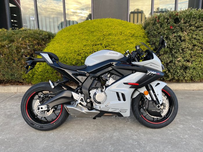 2026 CFMOTO 2026 CF Moto 650CC 675SR-R ABS Aerolite Grey