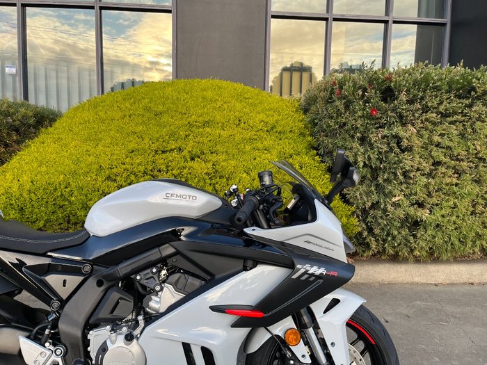 2026 CFMOTO 2026 CF Moto 650CC 675SR-R ABS Aerolite Grey