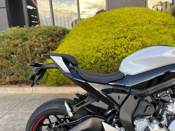 2026 CFMOTO 2026 CF Moto 650CC 675SR-R ABS Aerolite Grey