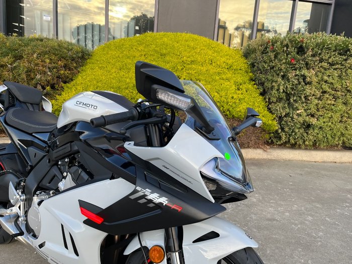 2026 CFMOTO 2026 CF Moto 650CC 675SR-R ABS Aerolite Grey
