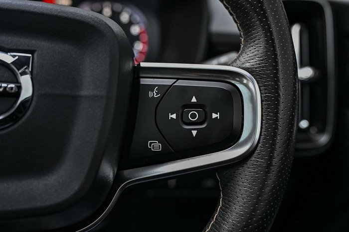 2020 Volvo XC40 T5 R-Design