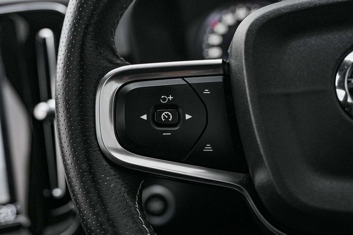 2020 Volvo XC40 T5 R-Design