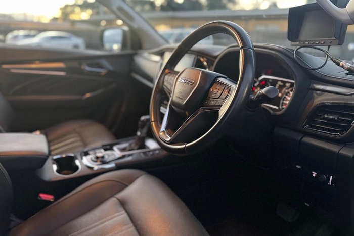 2022 Isuzu MU-X LS-T