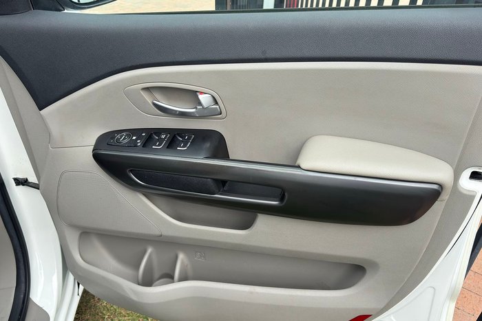 2018 Kia Carnival S YP MY19 White