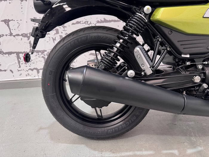 2025 Moto Guzzi V7 Special Special Green