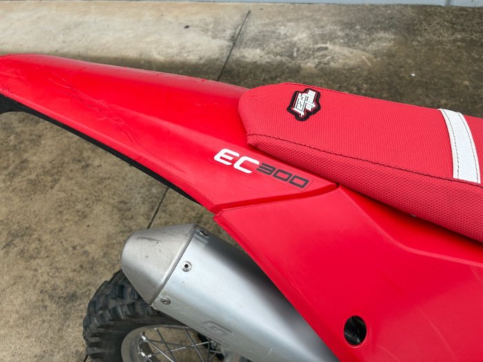 2022 Gas Imports EC 300 Red