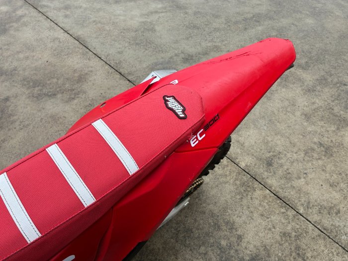 2022 Gas Imports EC 300 Red